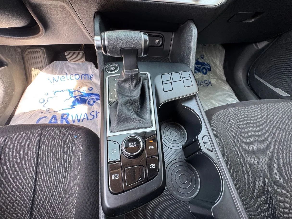 Car image 18