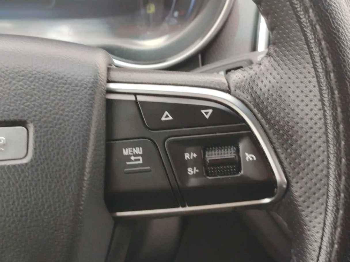 Car image 24