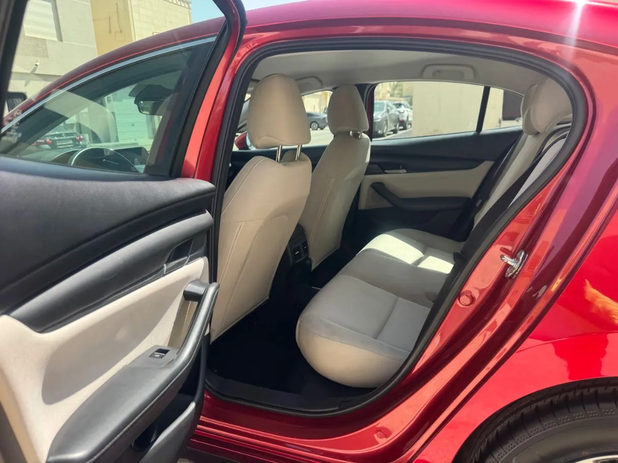 Car image 13