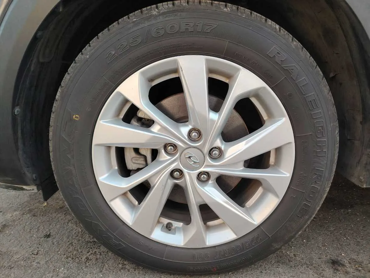 Car image 10