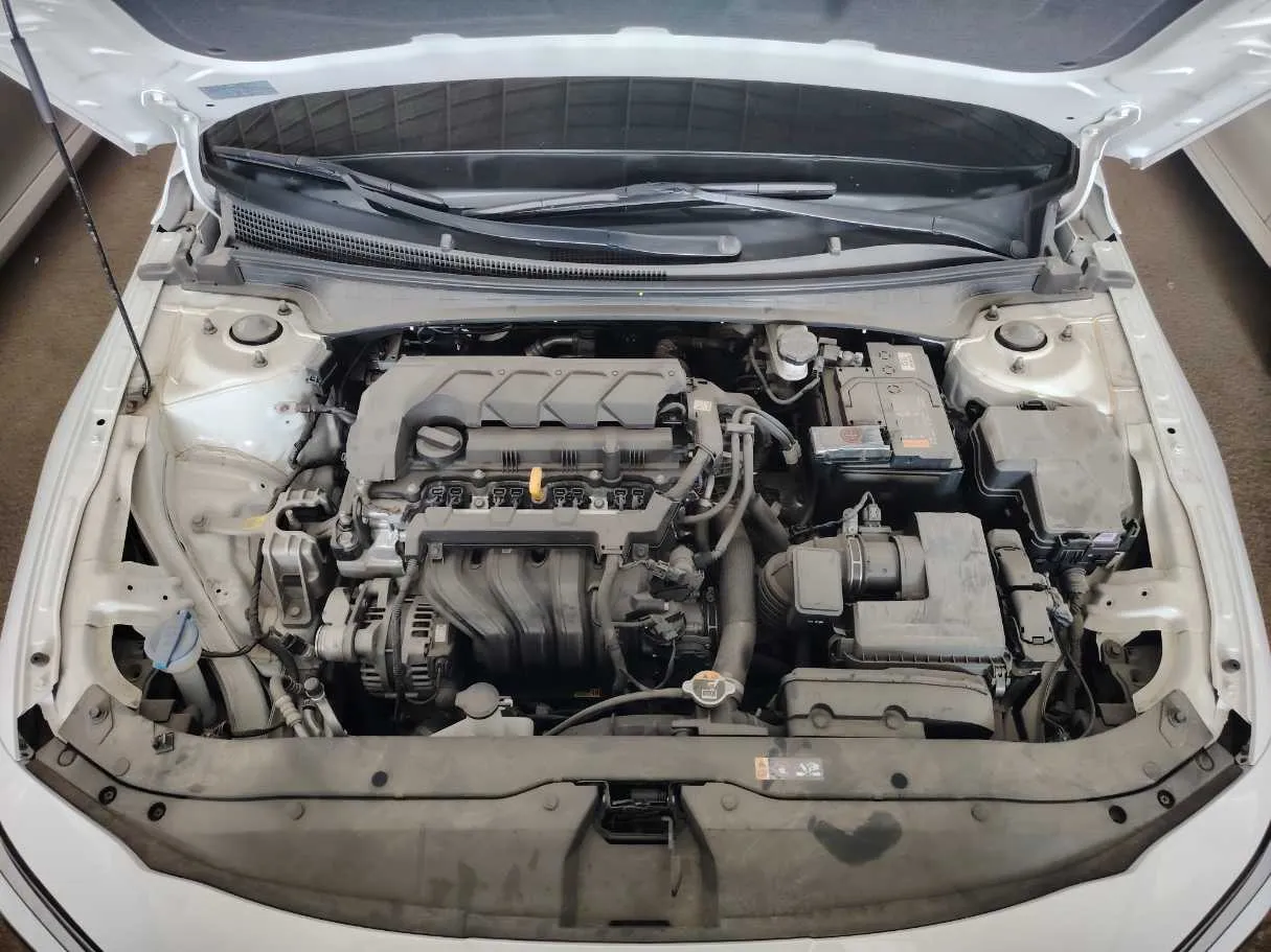 Car image 30