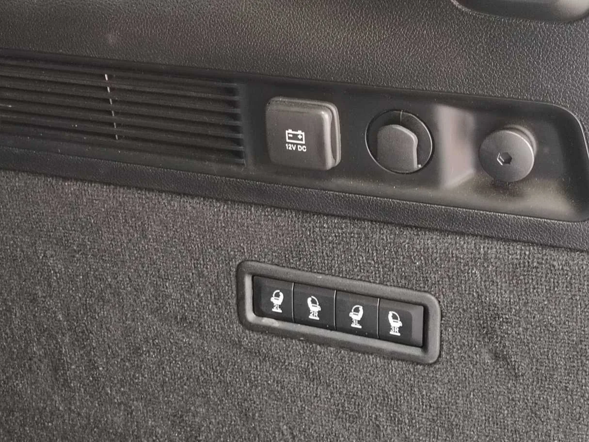 Car image 38