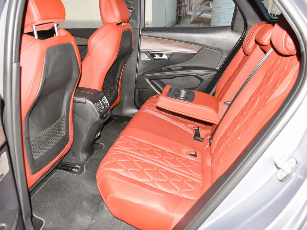 Car image 11