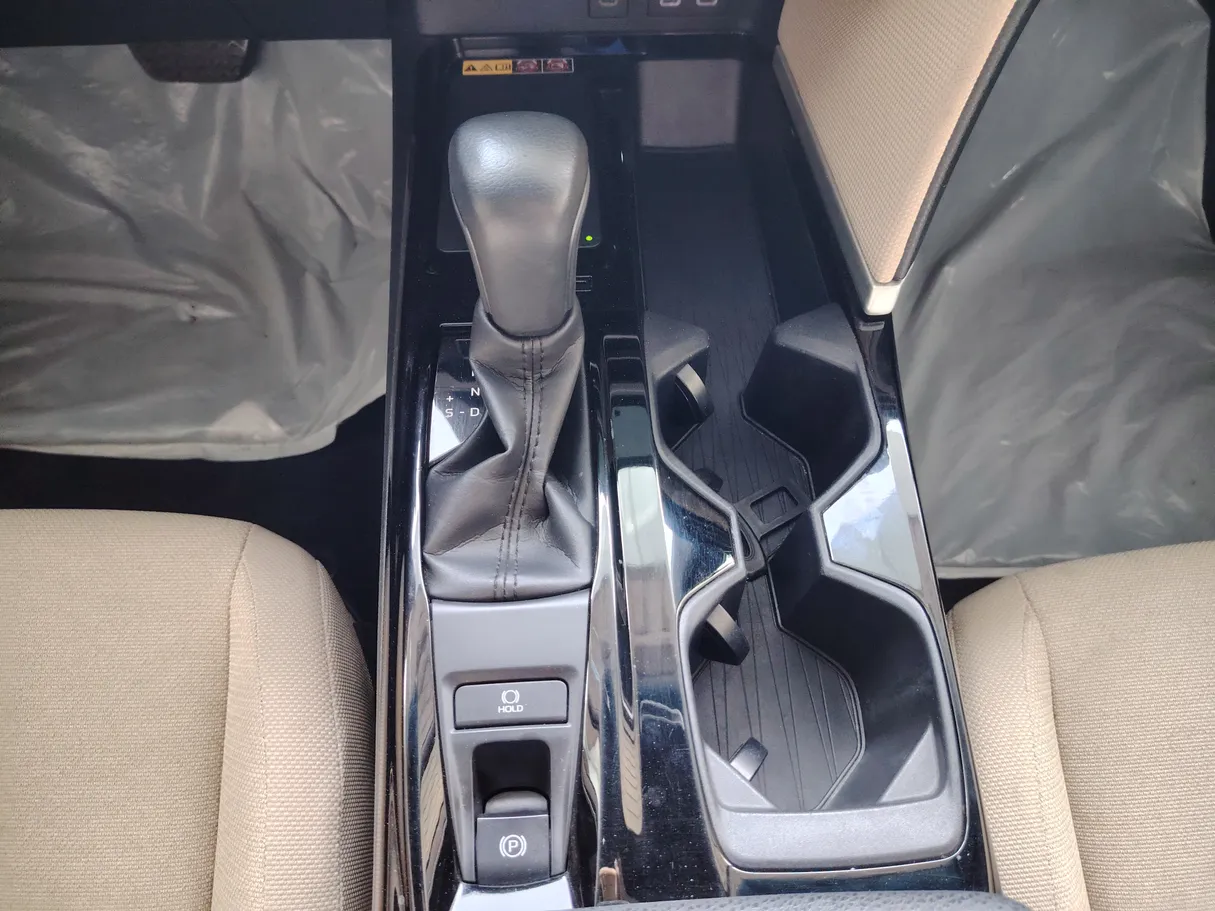 Car image 24