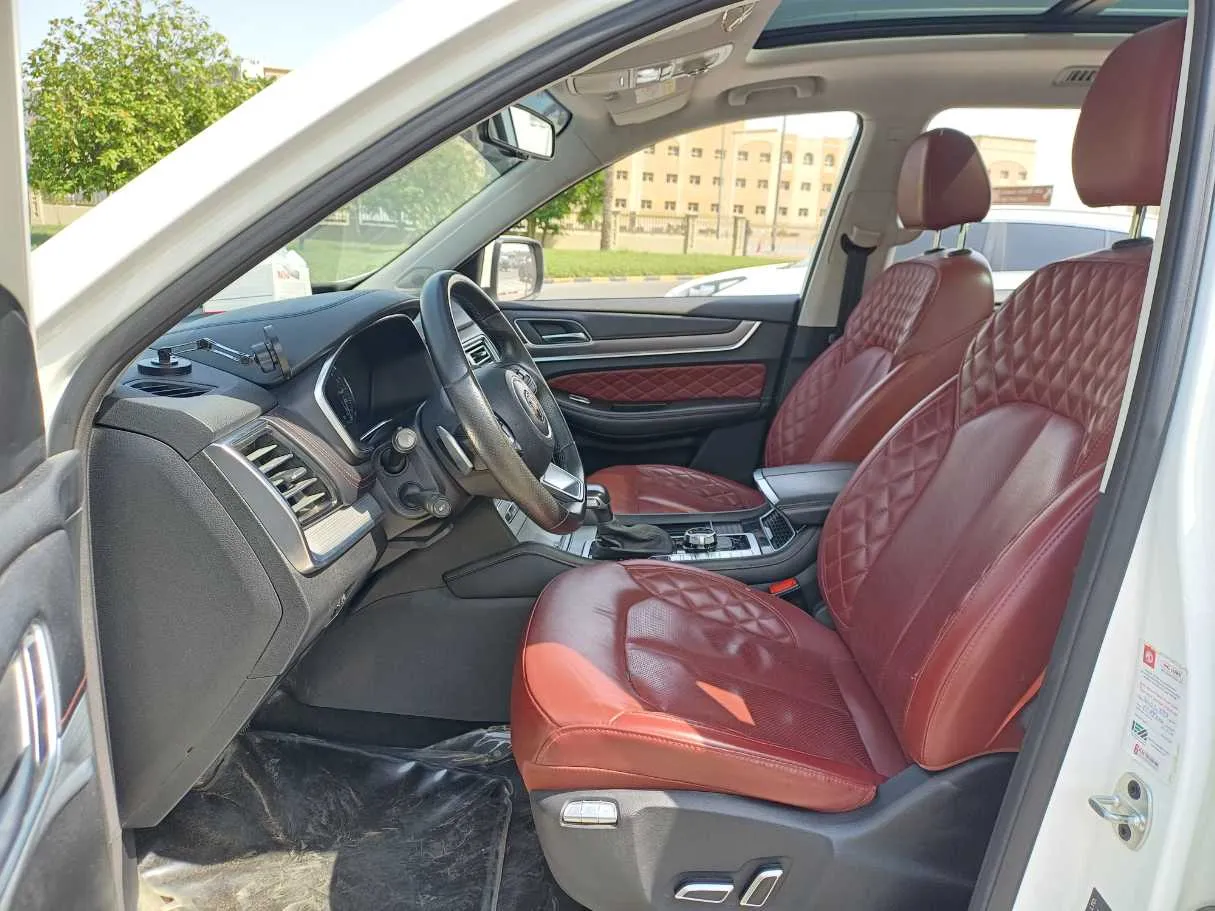 Car image 12