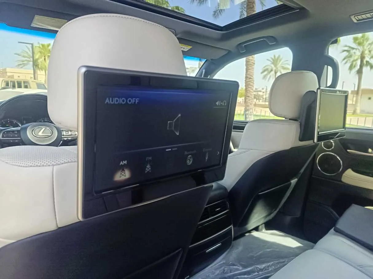 Car image 35