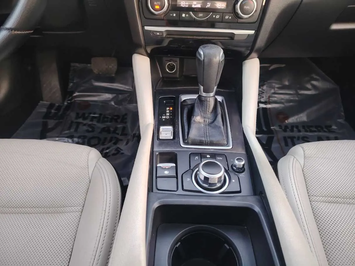 Car image 24