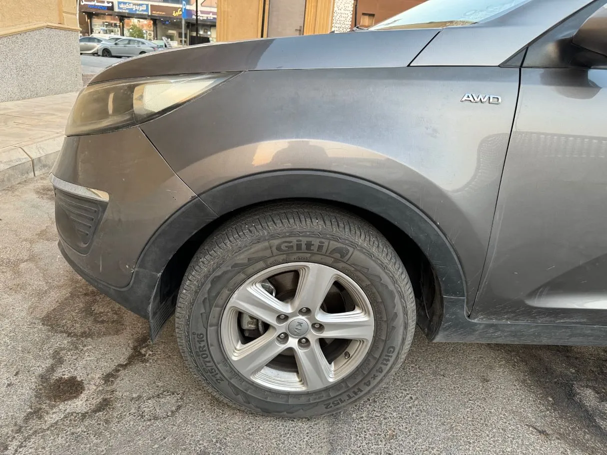Car image 8