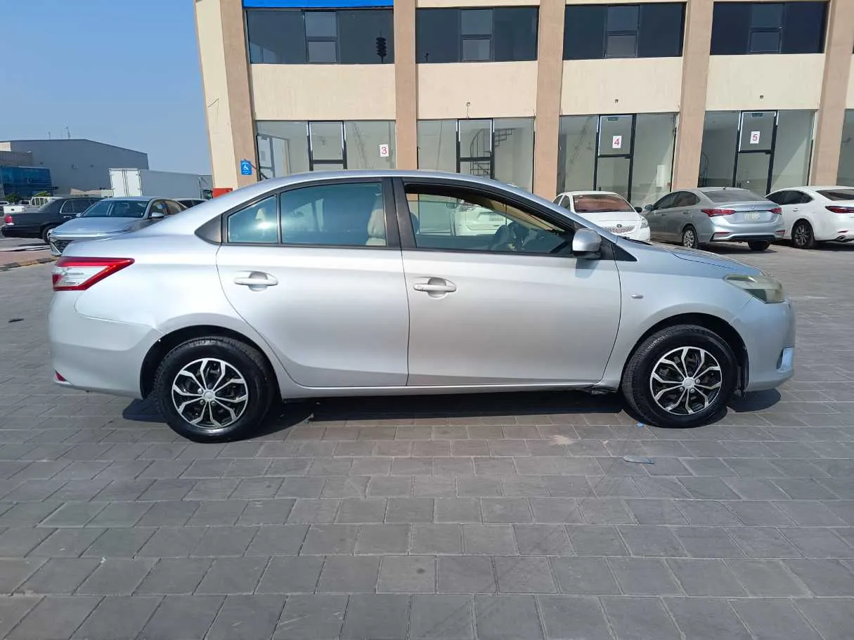 Car image 4