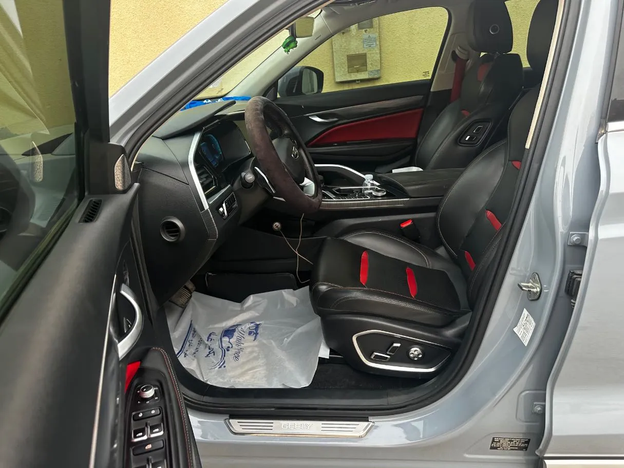 Car image 12