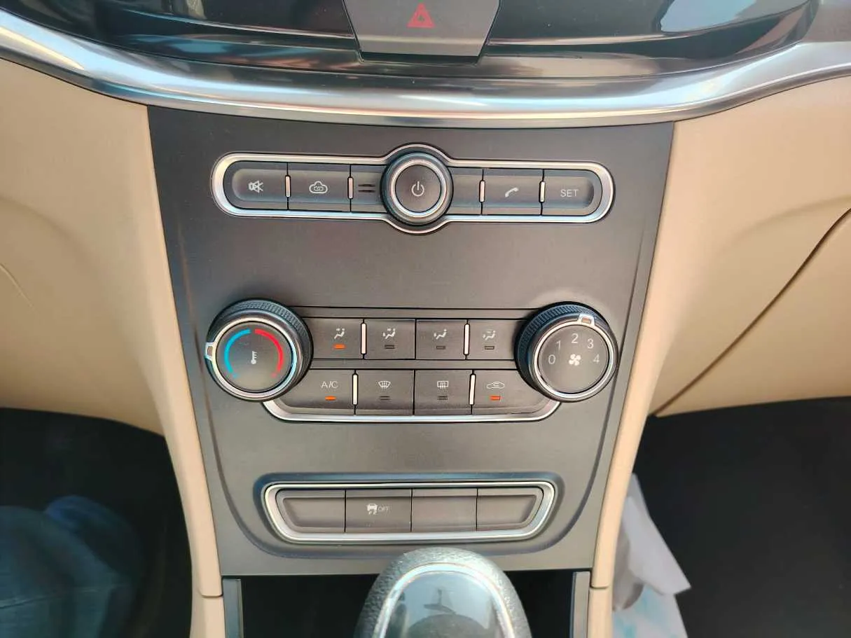 Car image 23