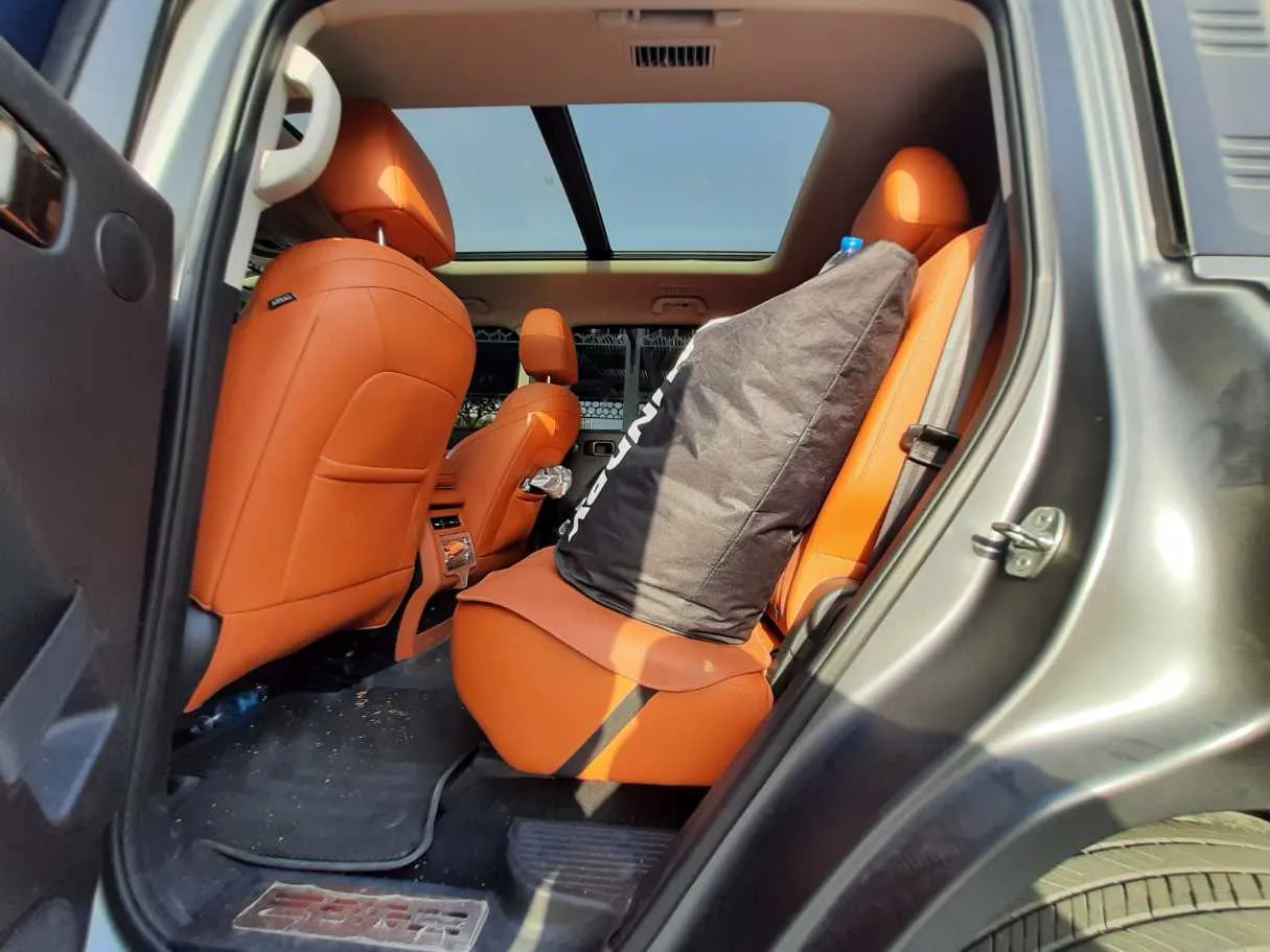 Car image 13