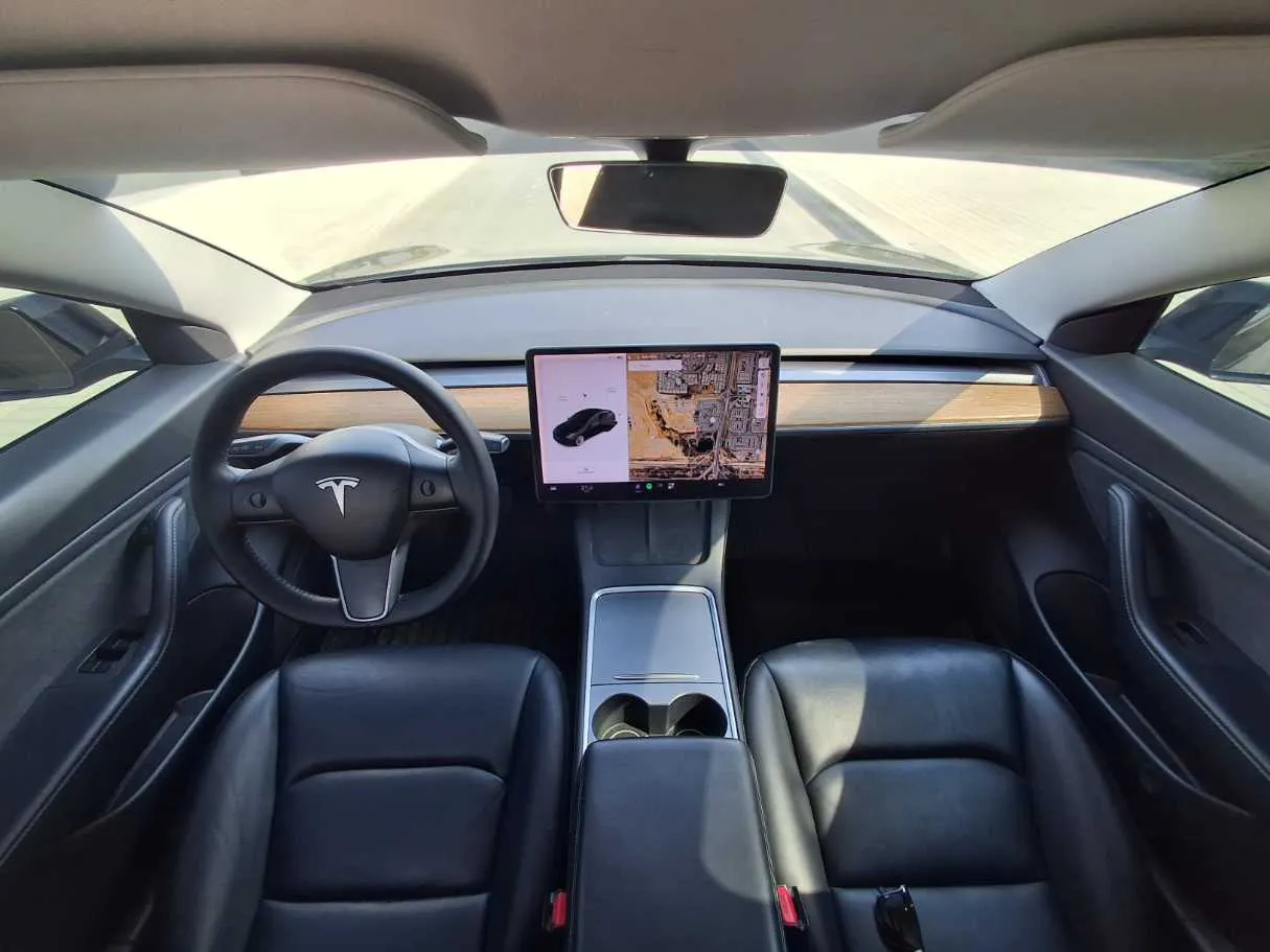 Car image 14