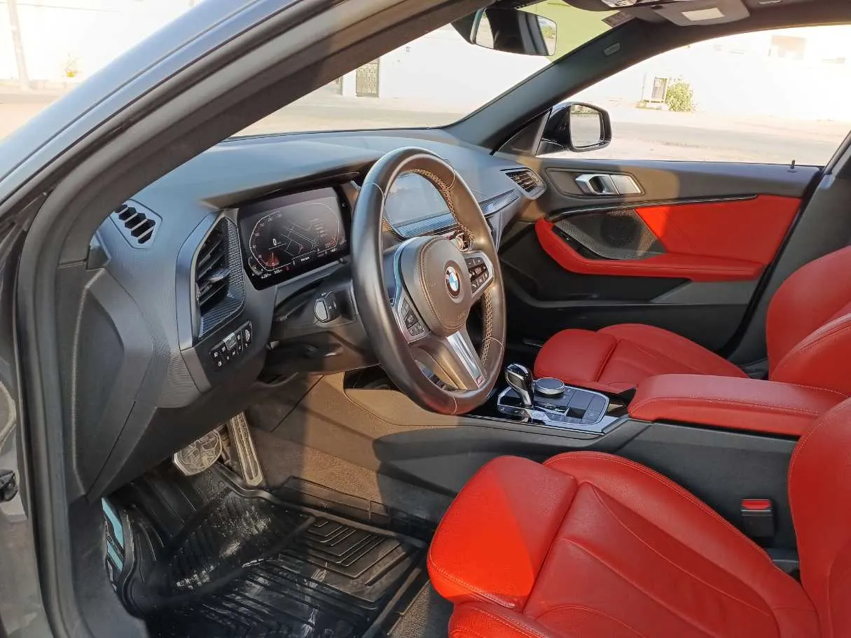 Car image 11