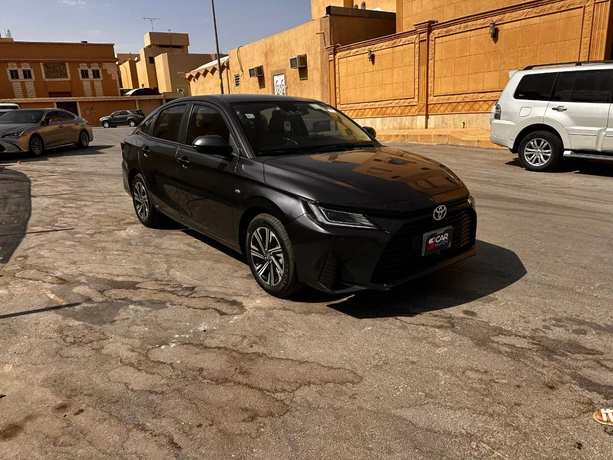 Car image 3