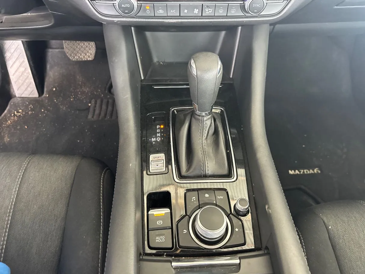 Car image 12