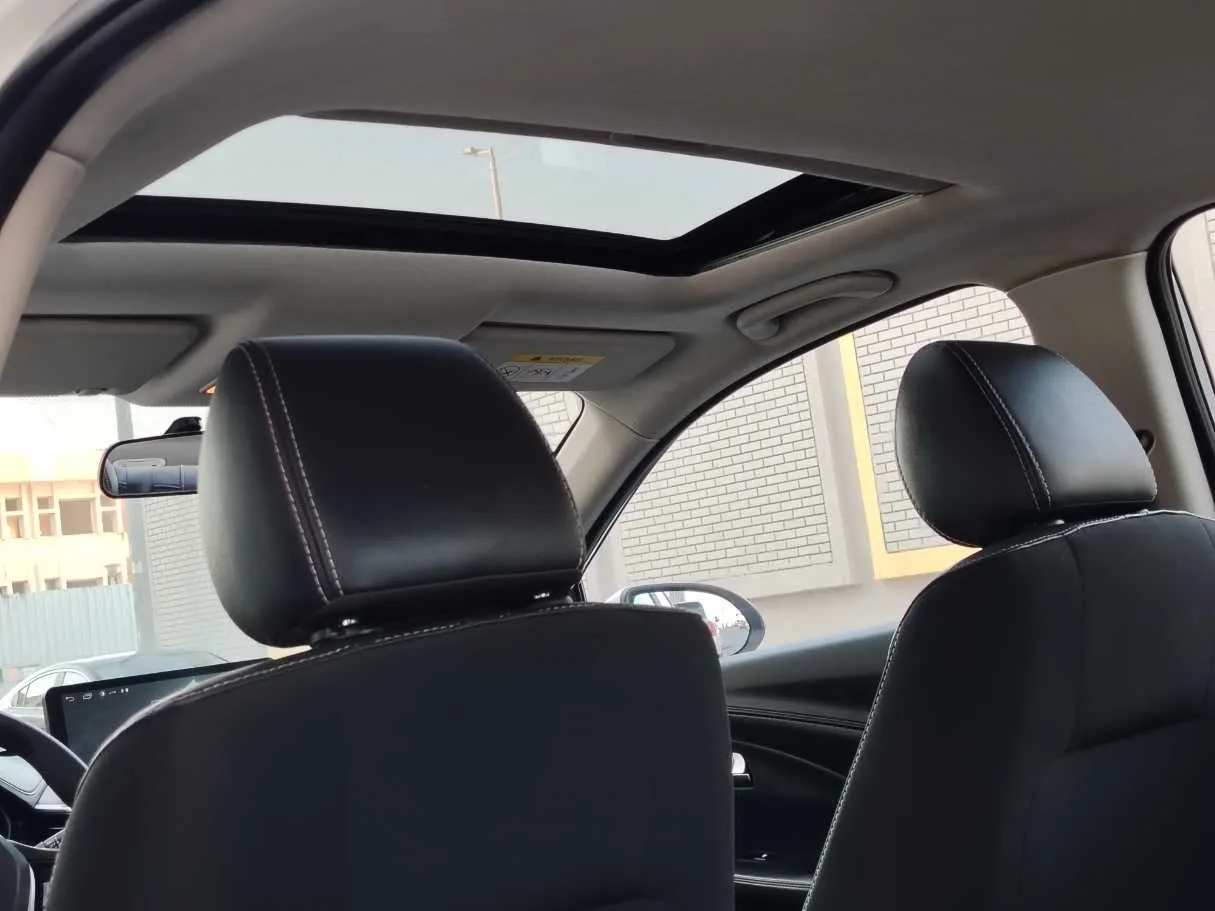 Car image 17