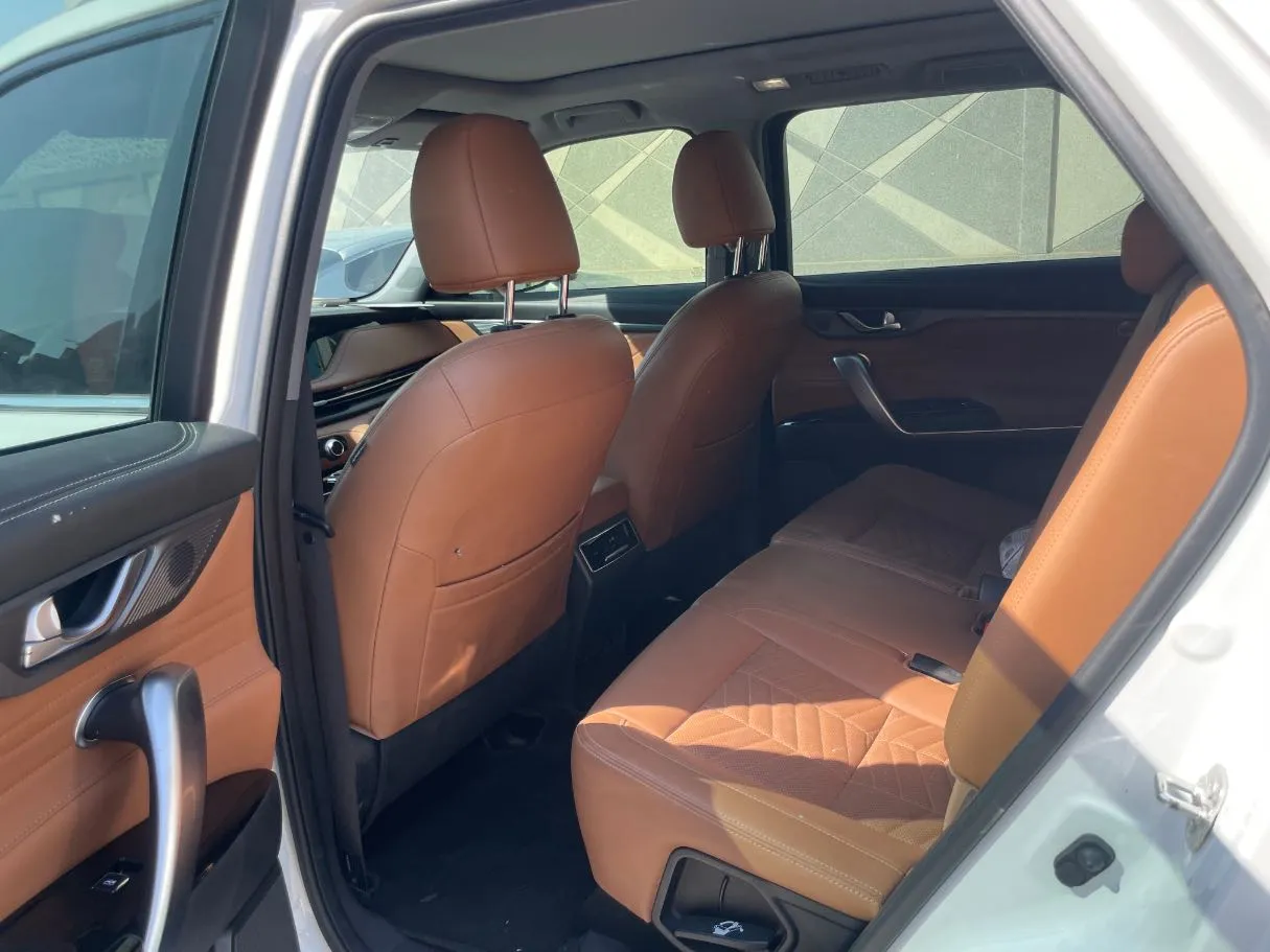 Car image 16