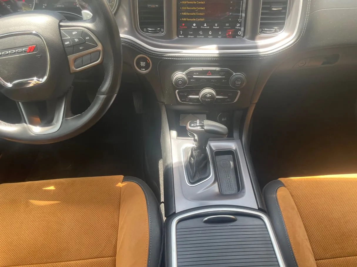 Car image 19