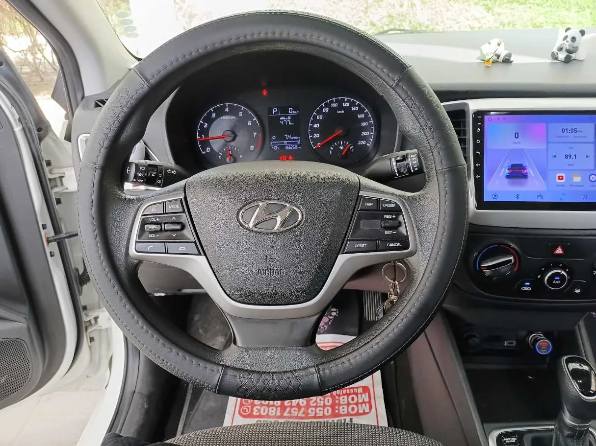 Car image 14