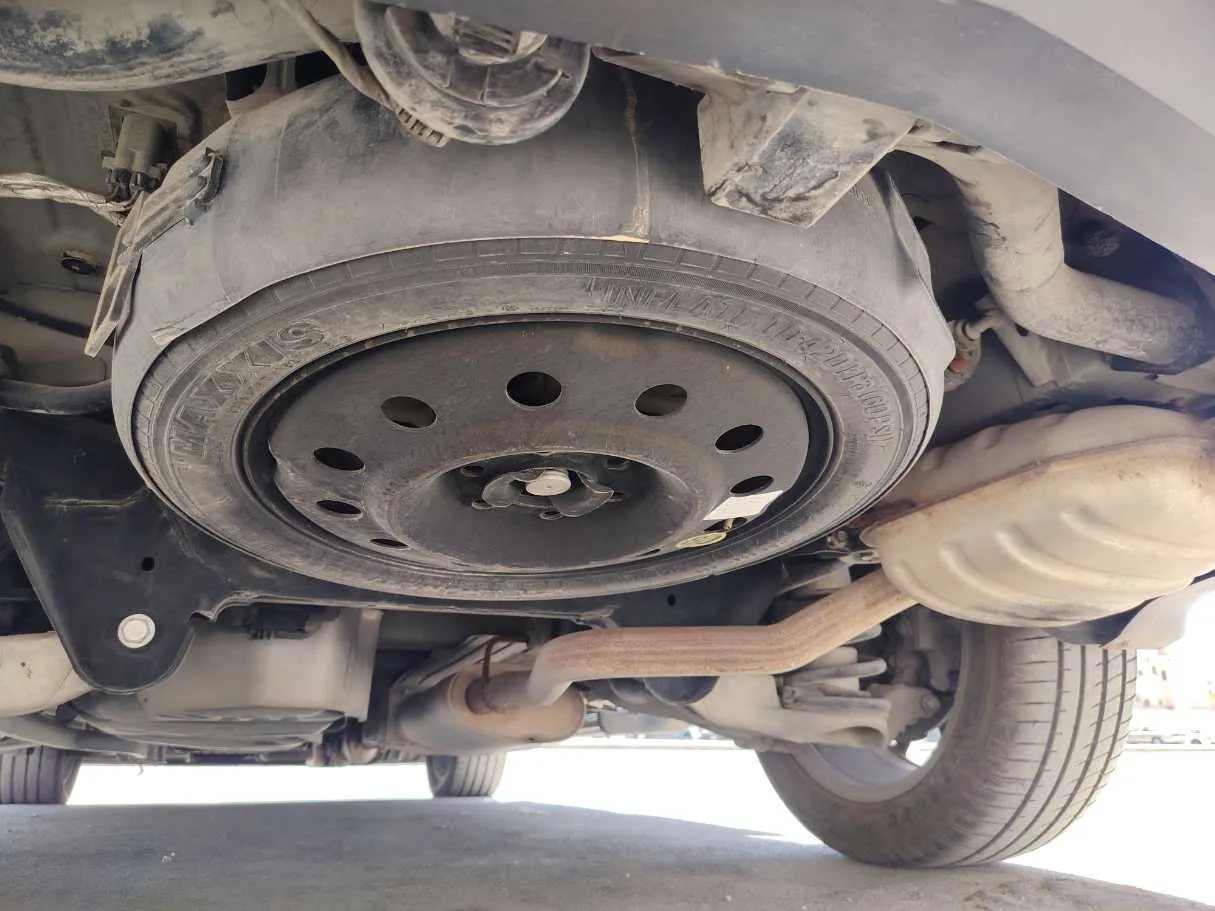 Car image 32