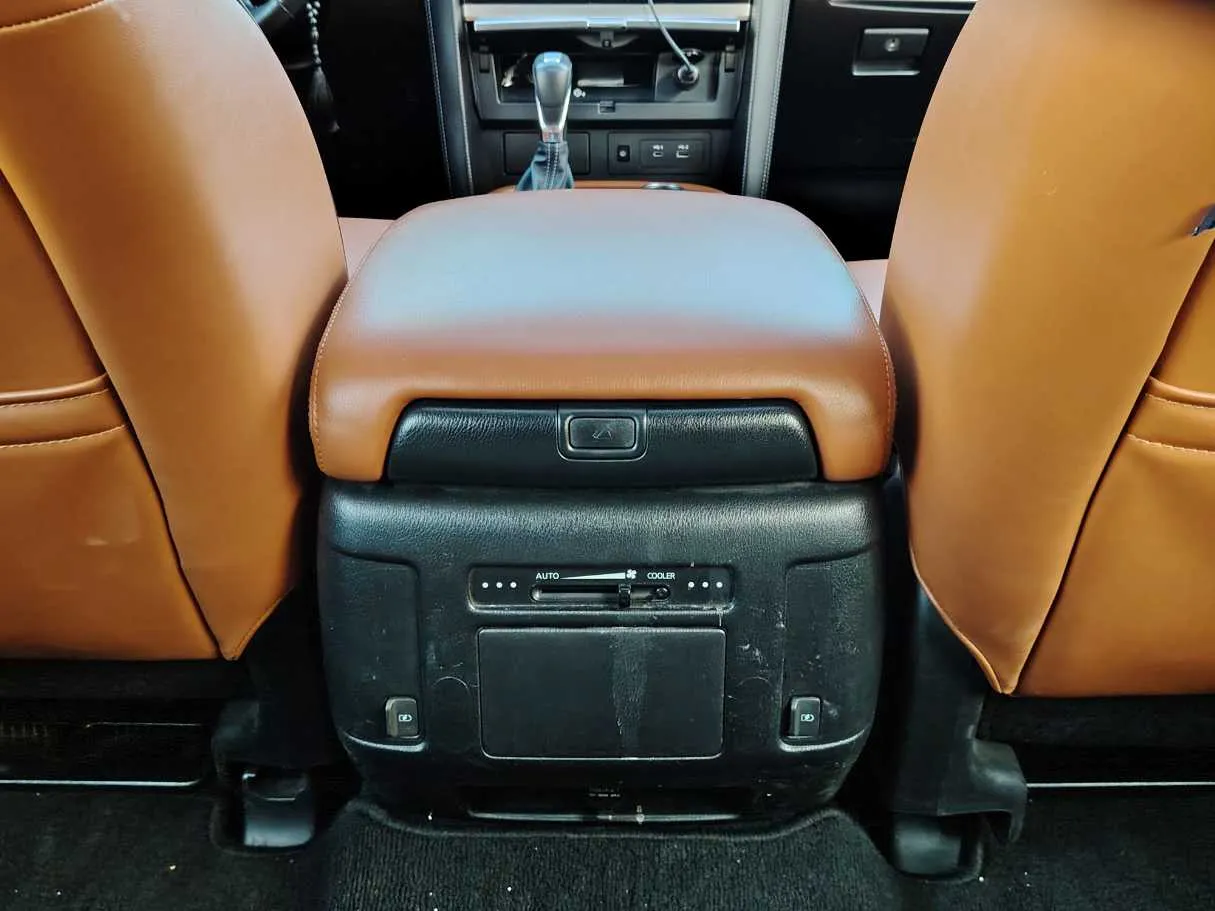 Car image 32
