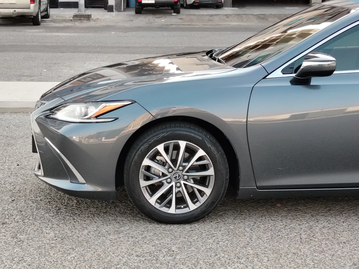 Car image 9