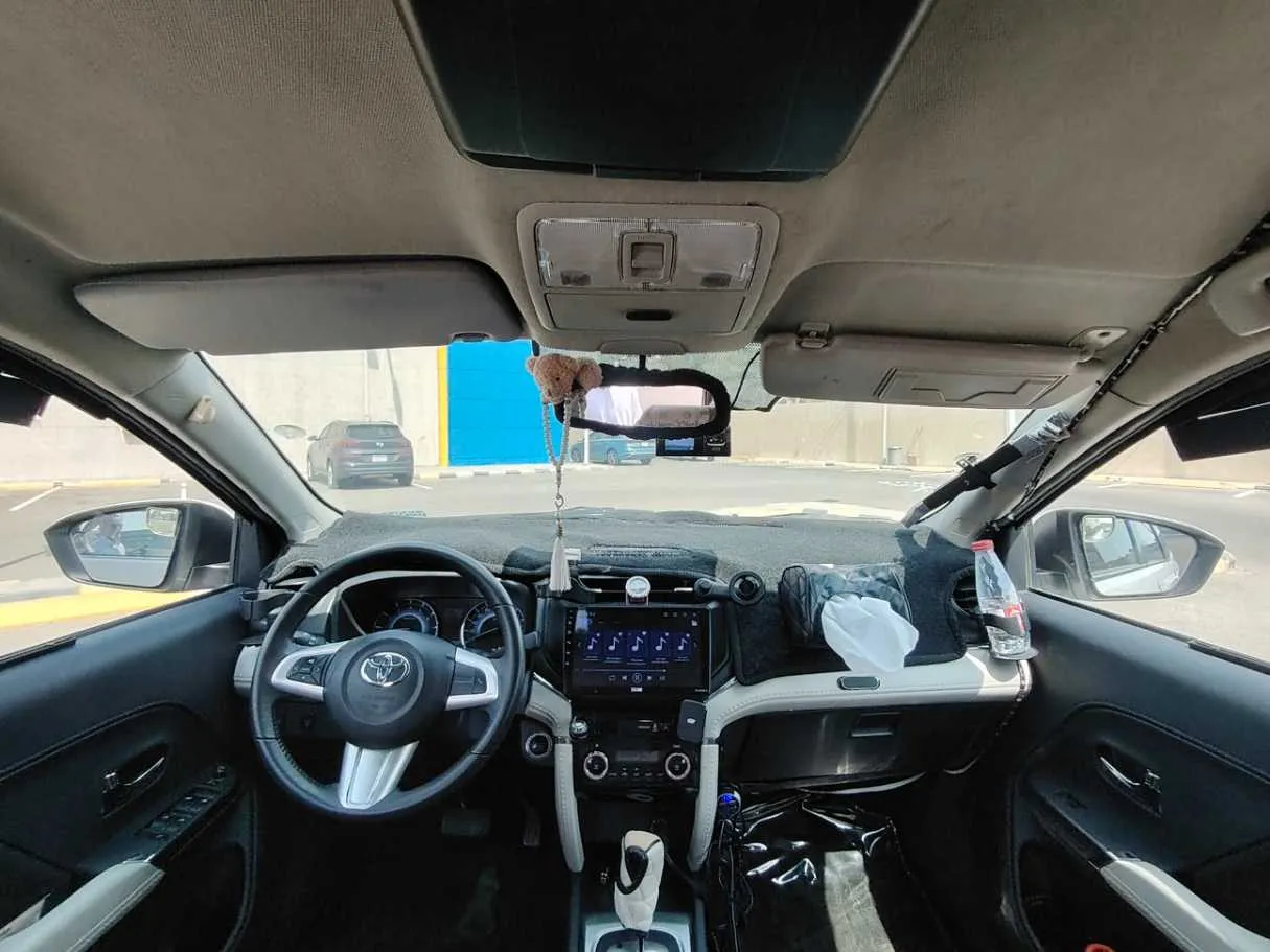 Car image 17