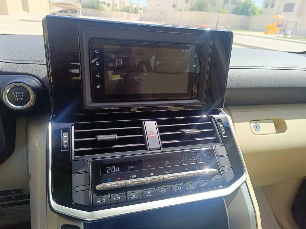 Car image 25