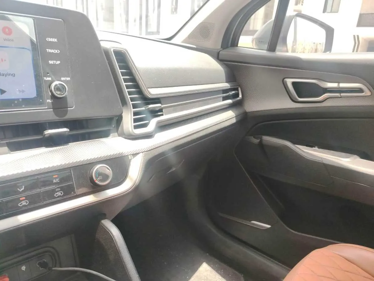 Car image 35