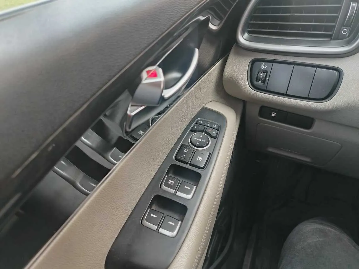 Car image 33