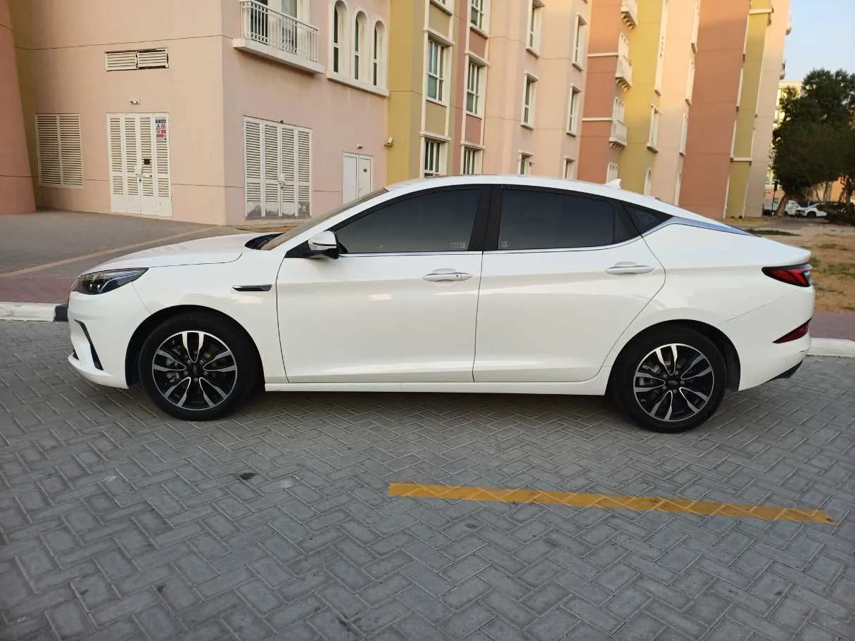 Car image 8