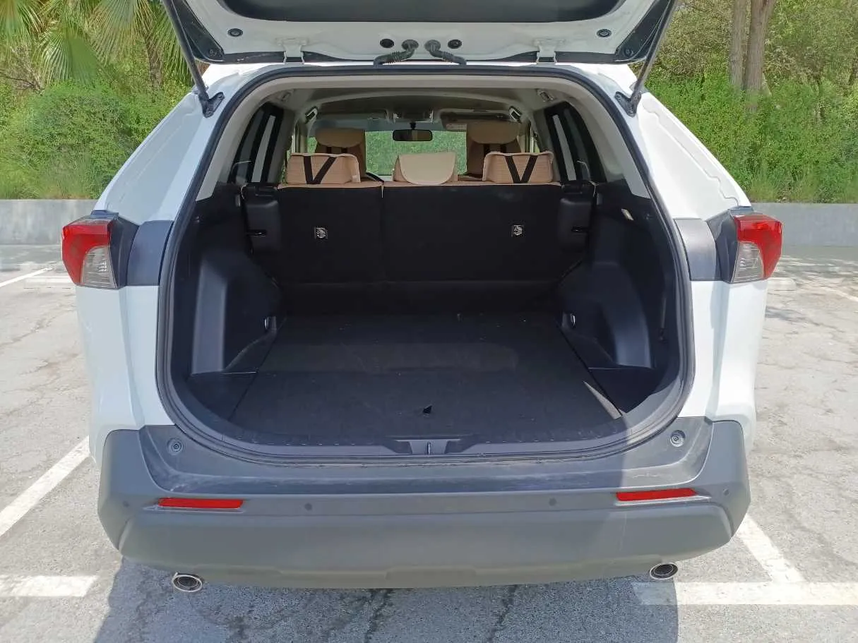 Car image 20