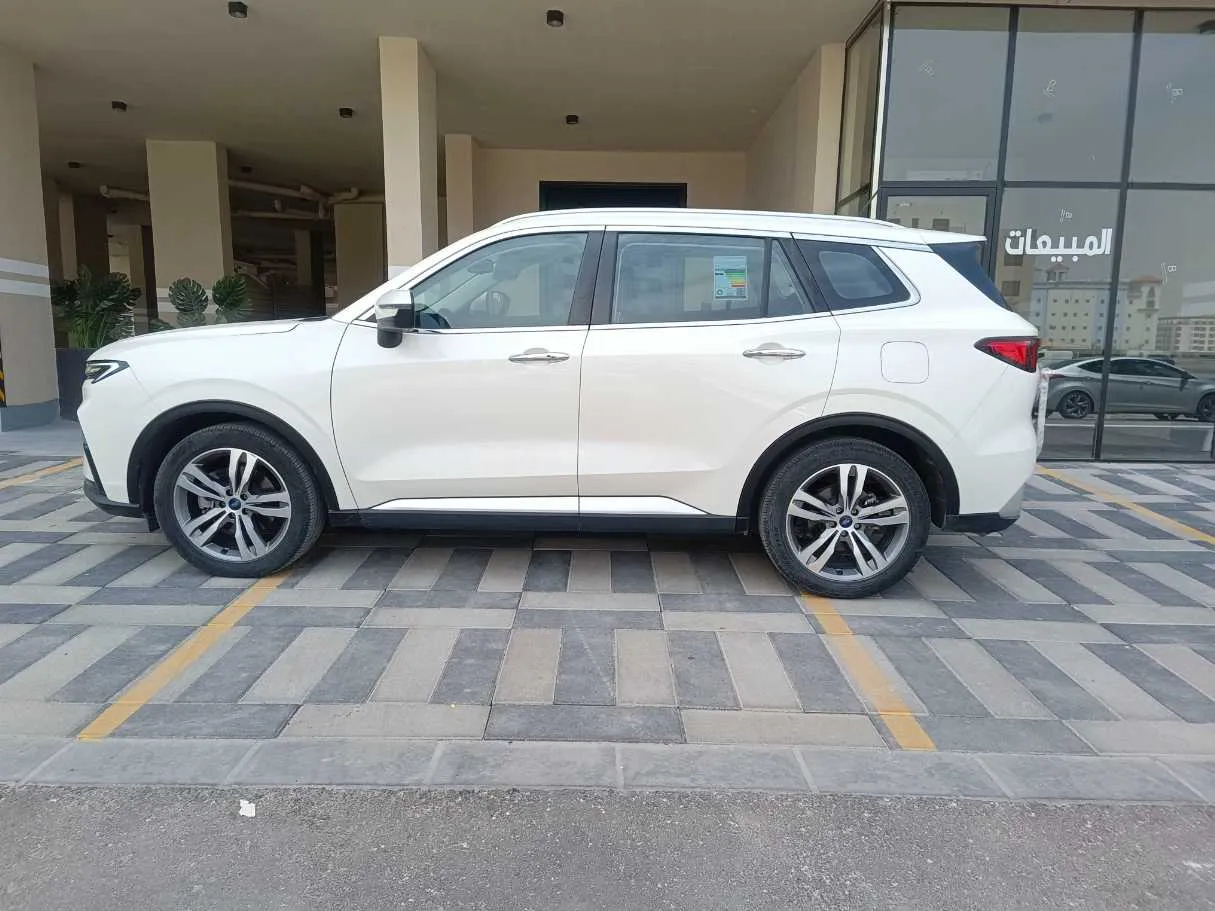 Car image 8