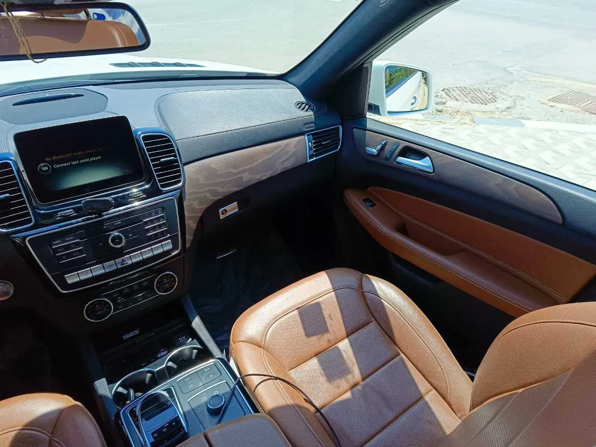 Car image 35