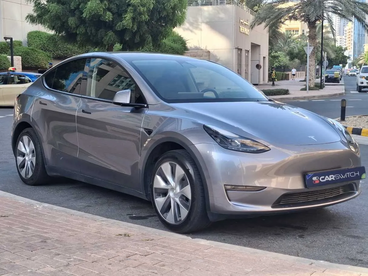 Car image 3