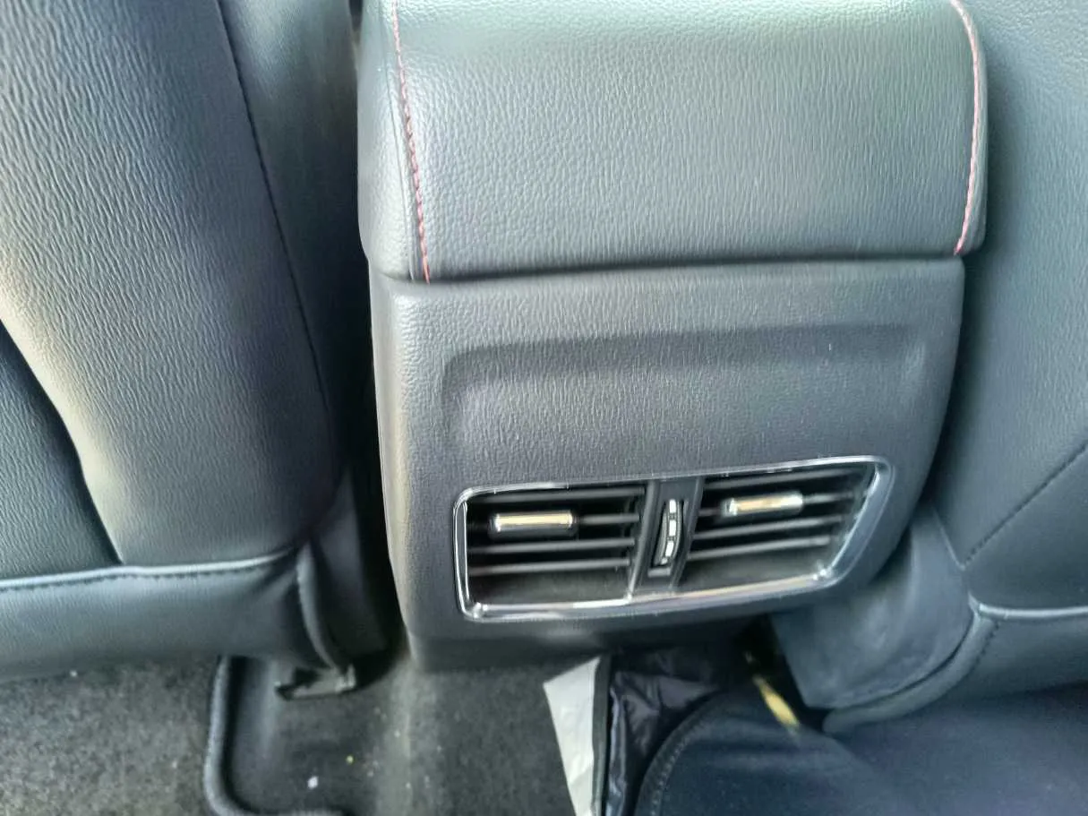 Car image 30