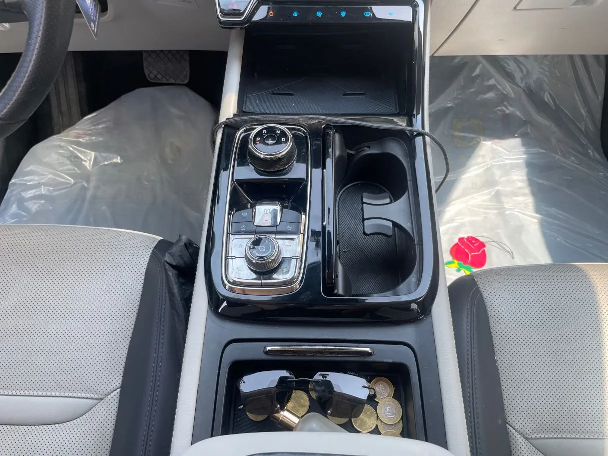 Car image 18