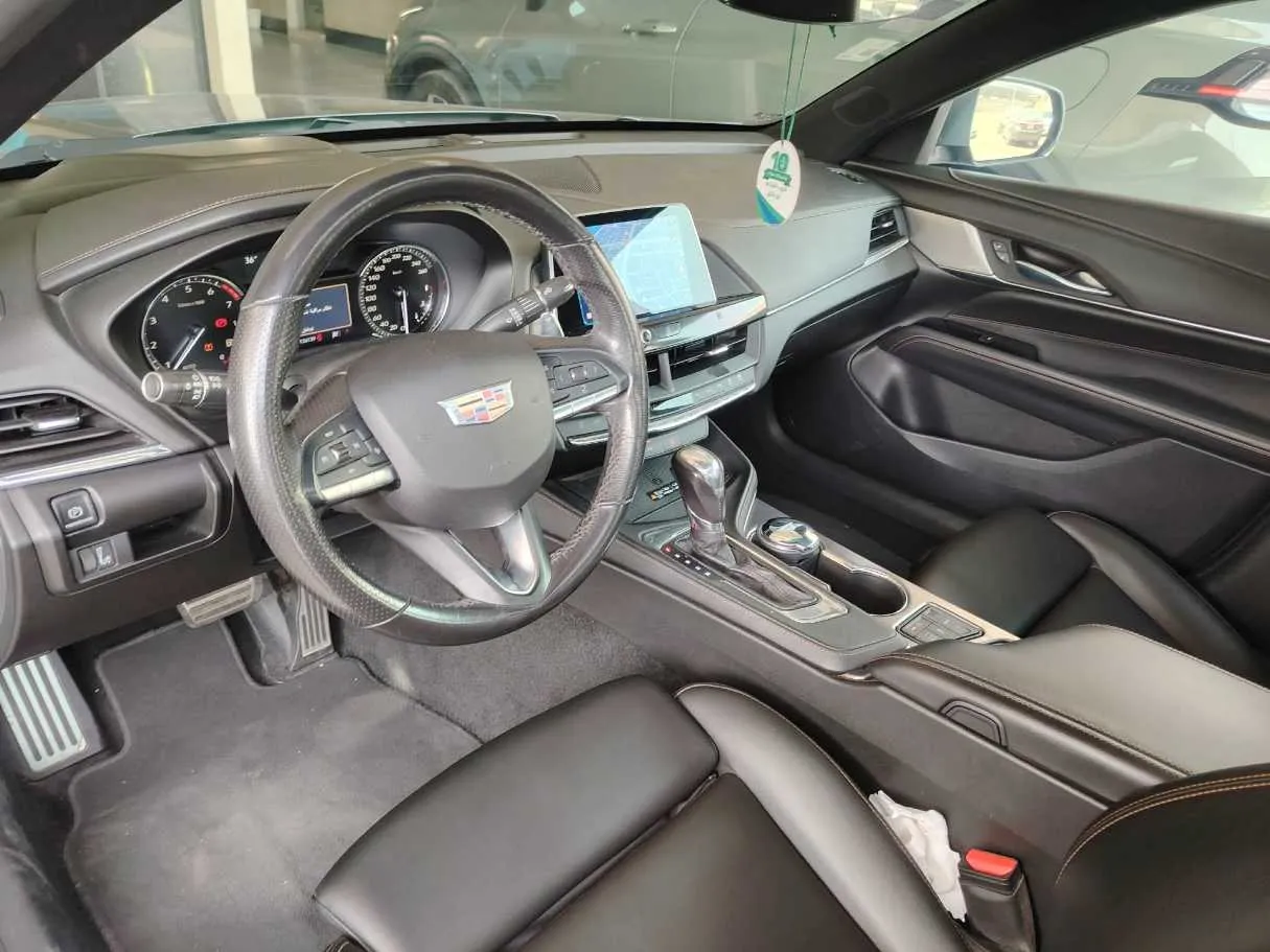 Car image 12