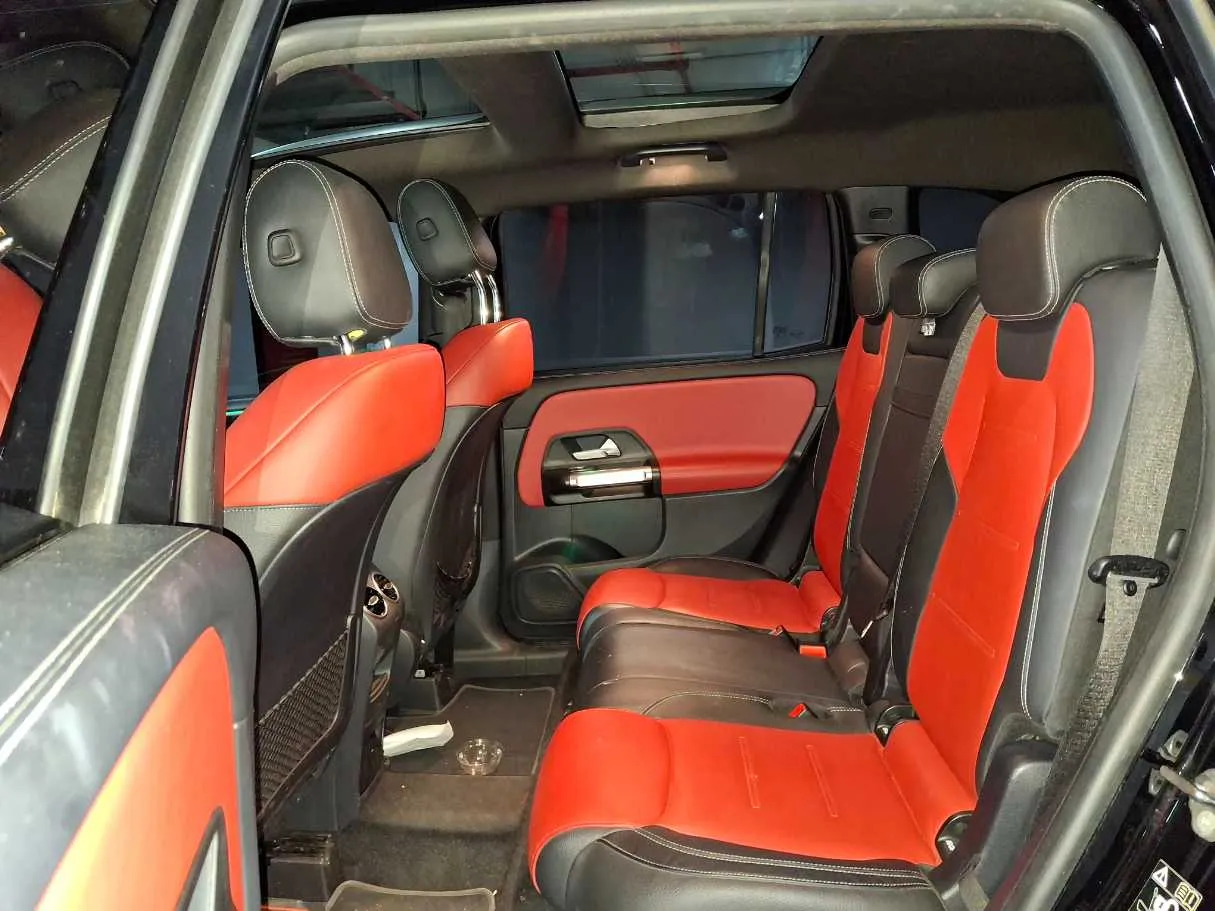 Car image 13