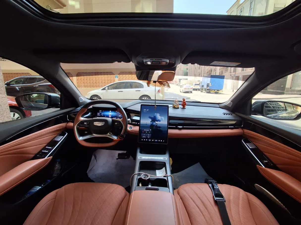 Car image 13