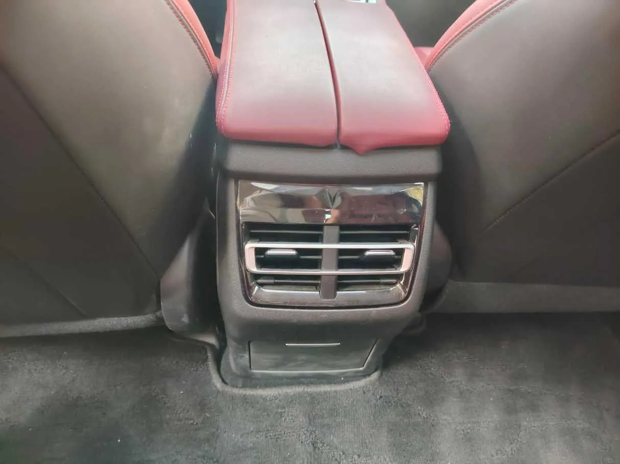Car image 43