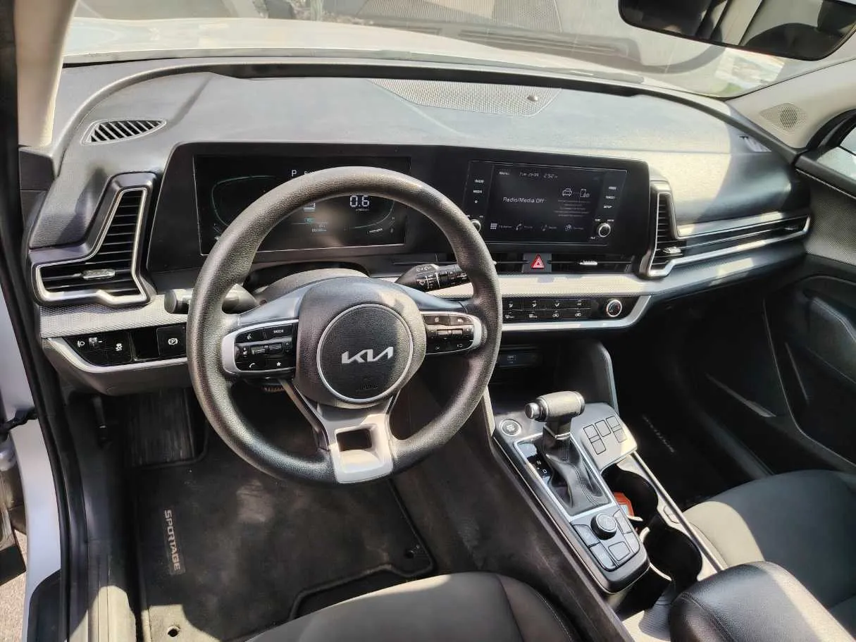 Car image 13