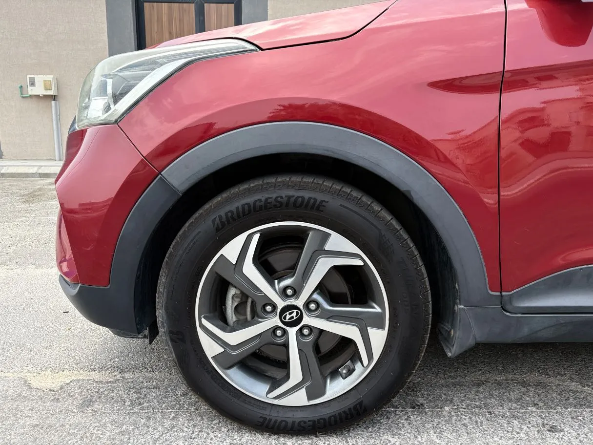Car image 9