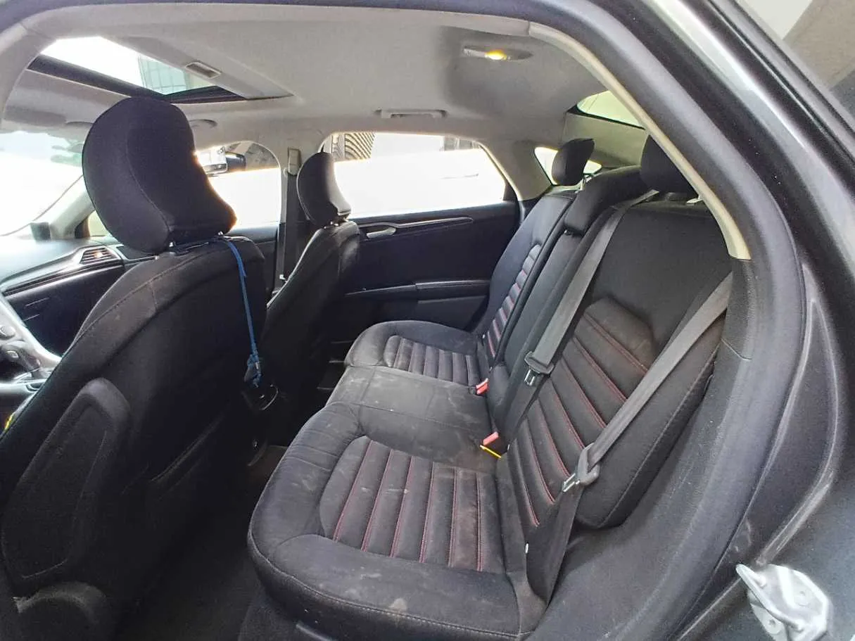 Car image 13