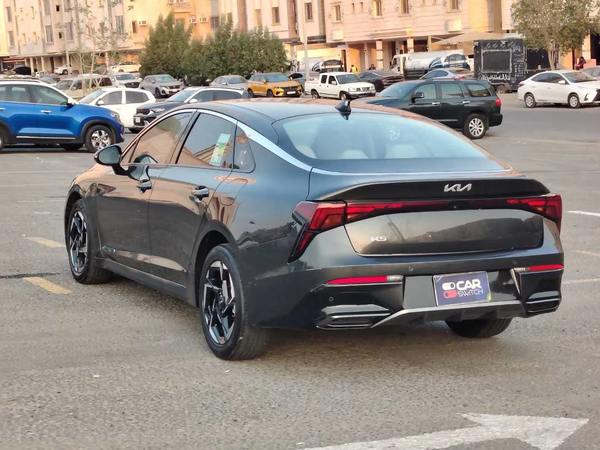 Car image 7