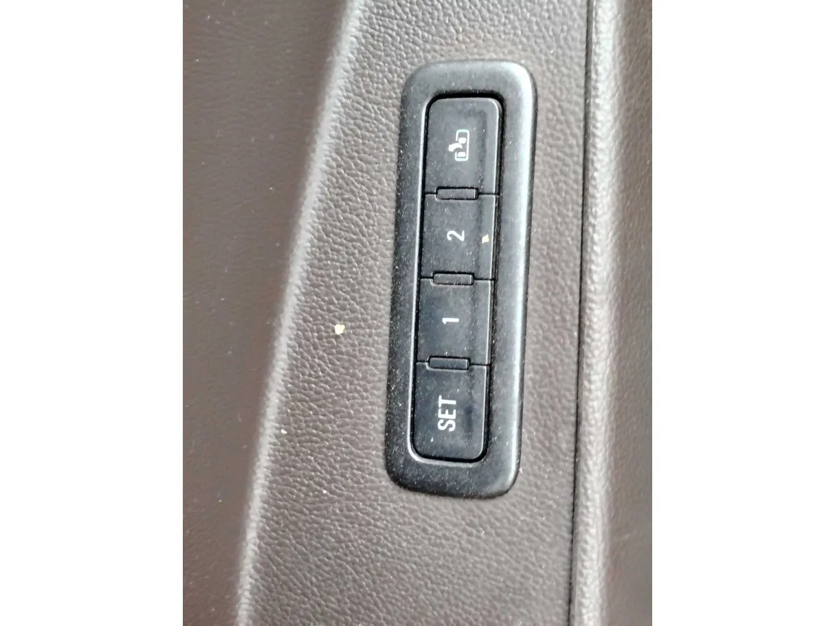Car image 33