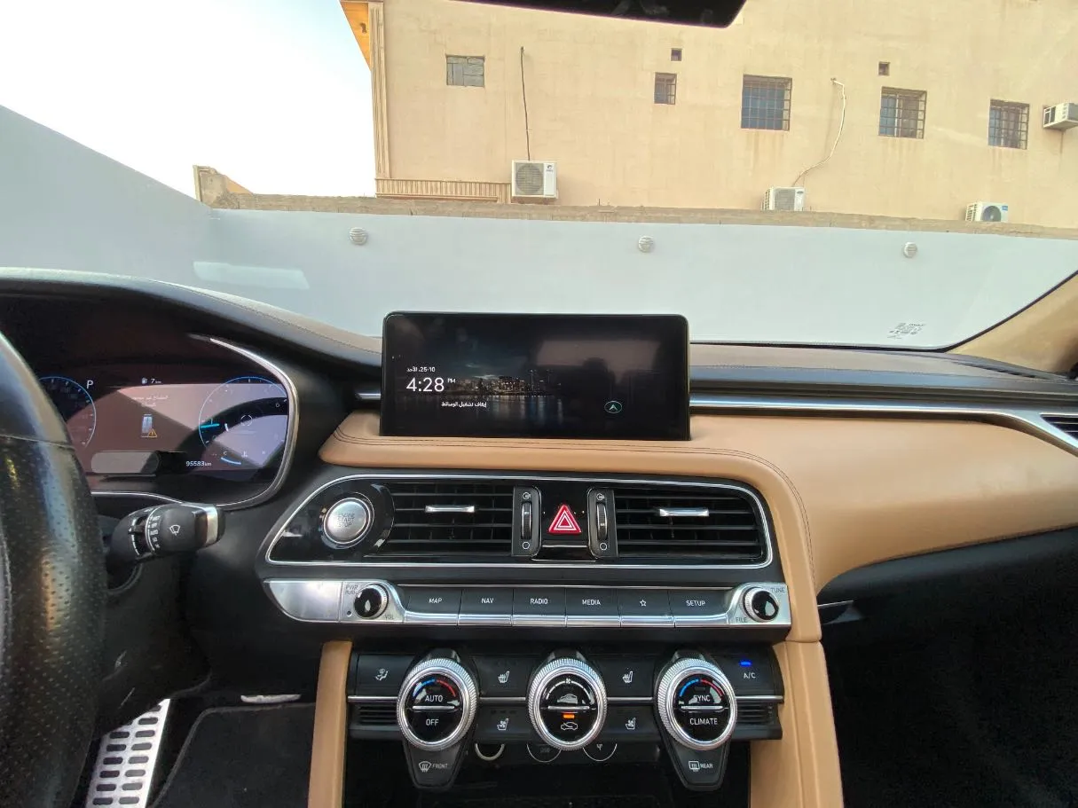 Car image 16