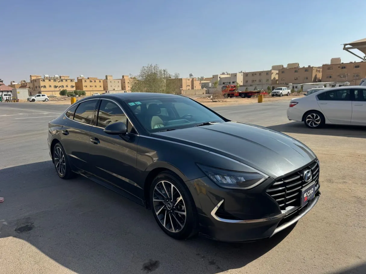 Car image 3