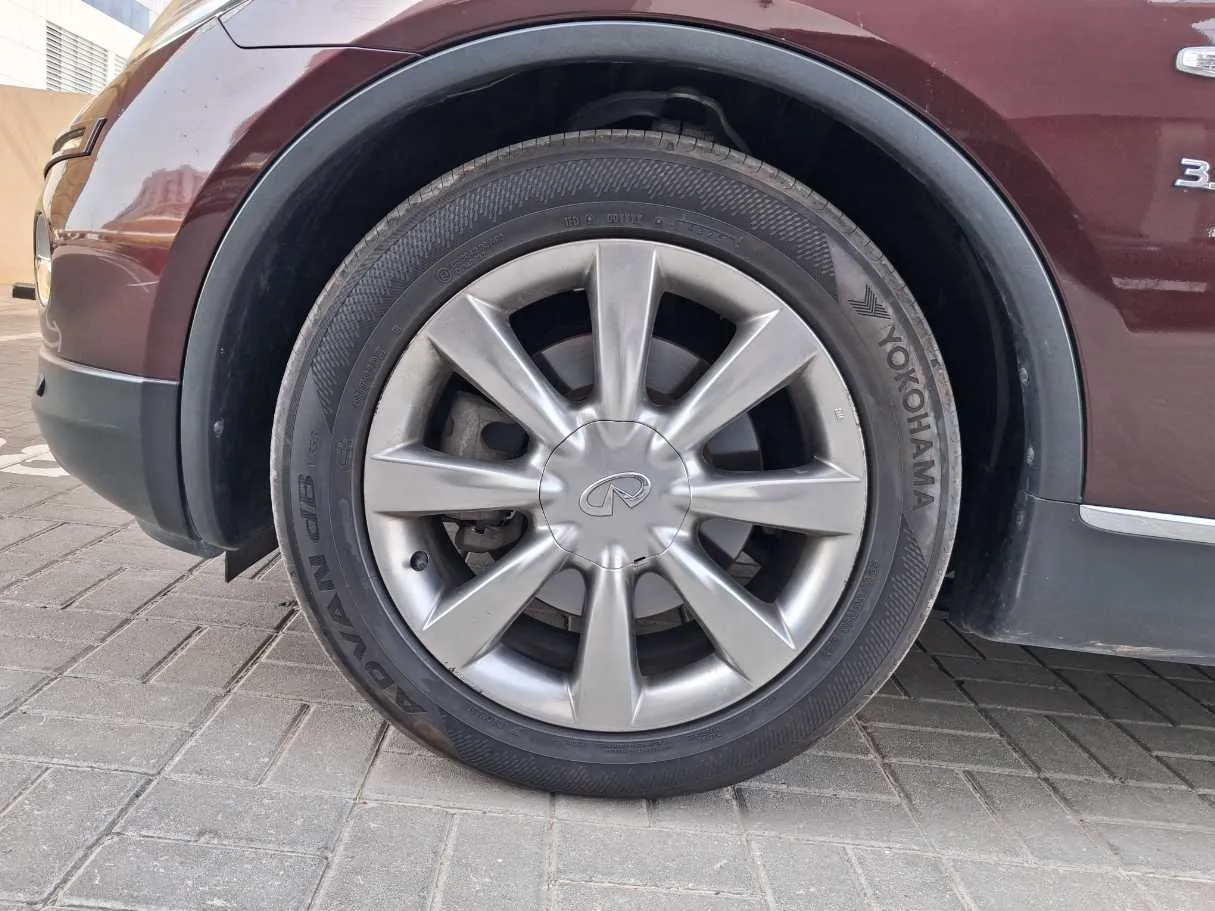 Car image 9